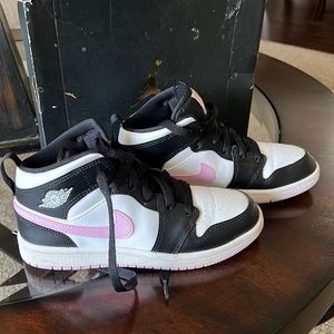 Kids Jordan 1 mid